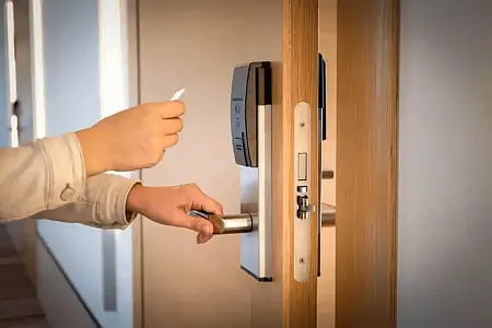 תמונה של מנעול חשמלי